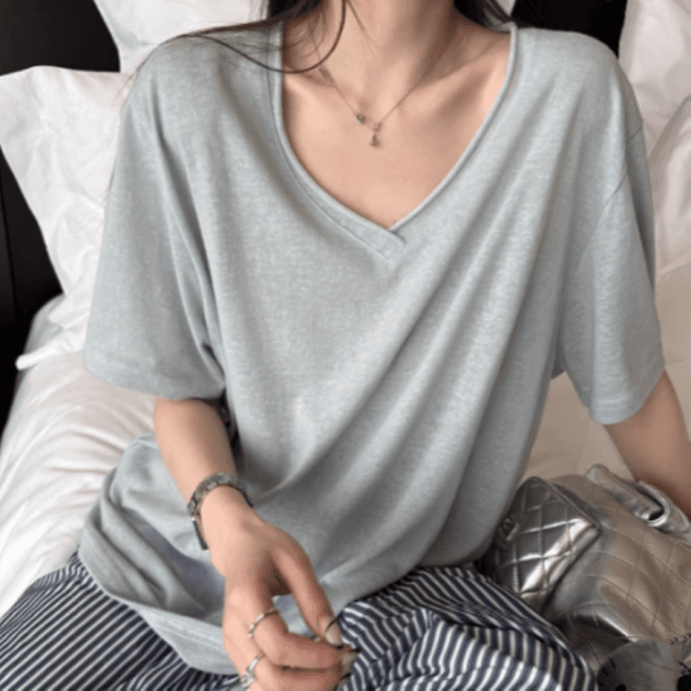소프트 루즈핏 브이넥 반팔 티셔츠