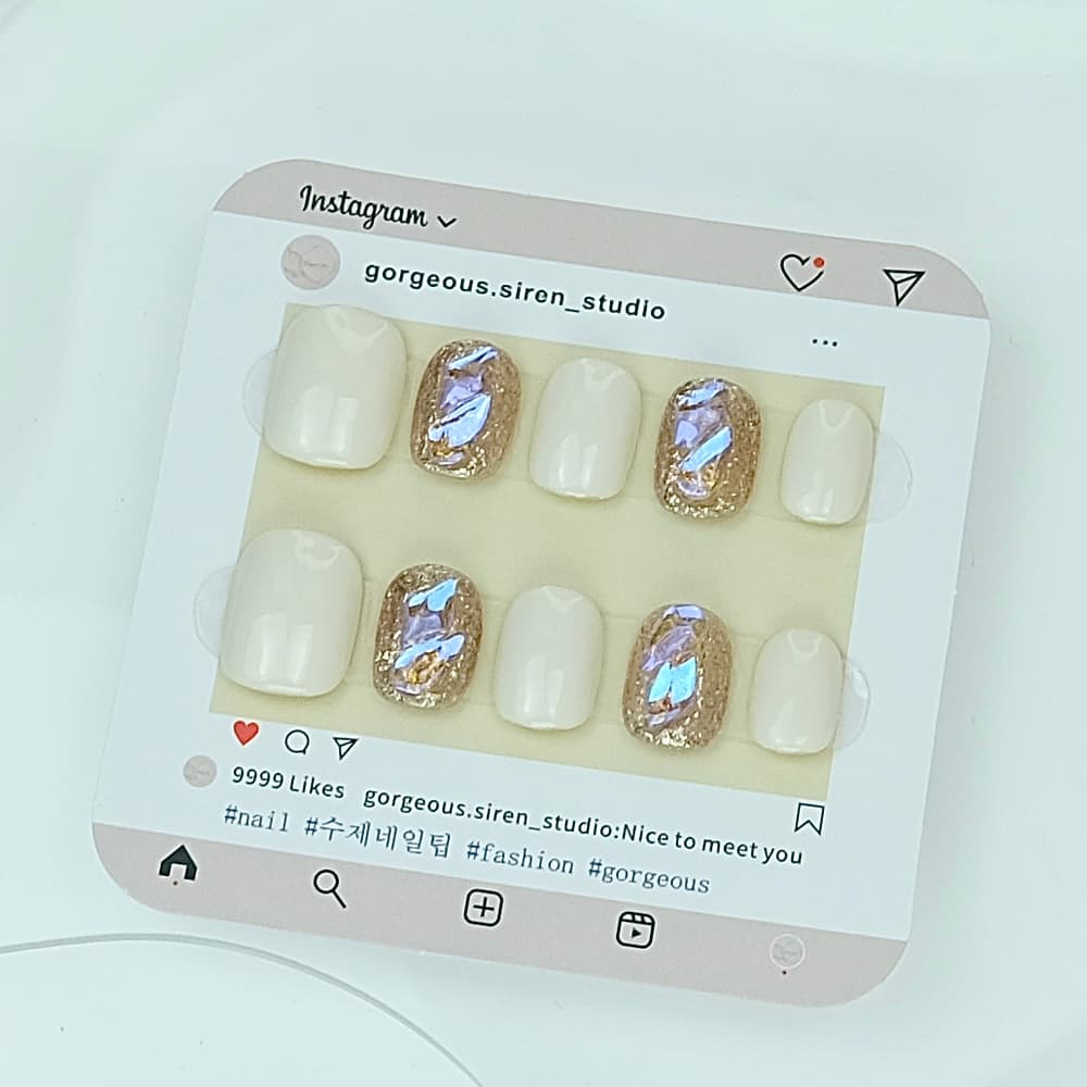 고져스사이렌 베이지 다이아몬드 포인트 수제네일팁 (숏라운드)