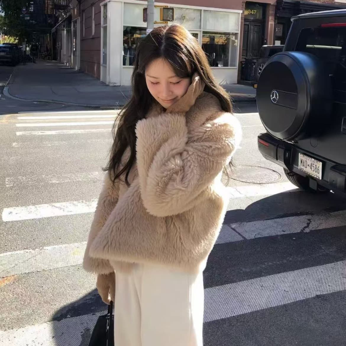 겨울 털깃이 달린 짧은 코트 4
