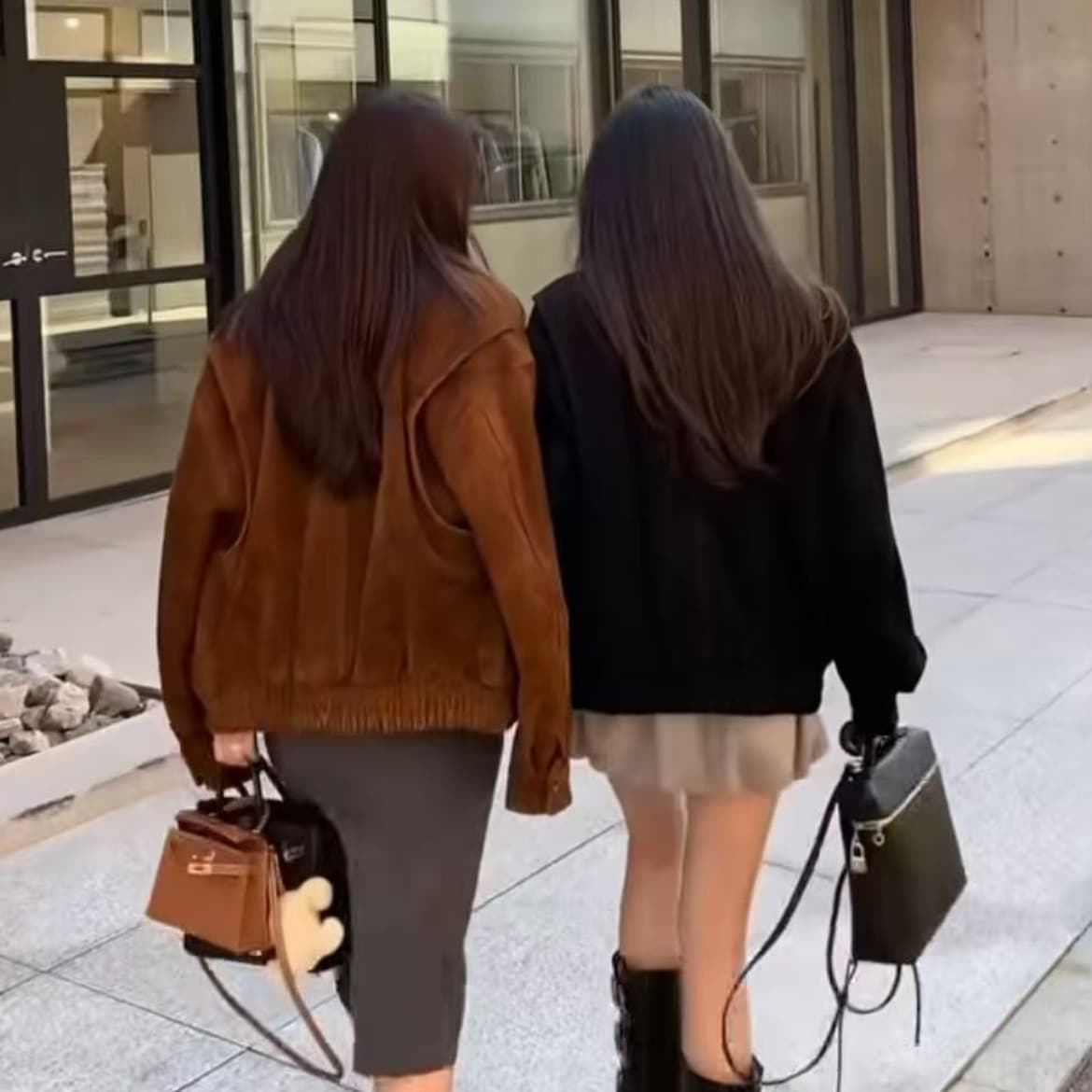 다용도로 활용 가능한 라펠과 더블 포켓 디자인 2