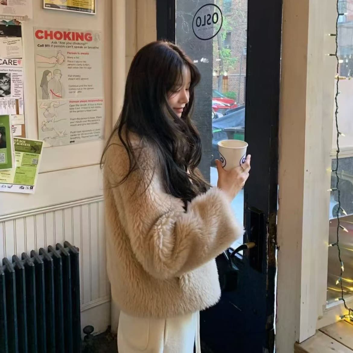 겨울 털깃이 달린 짧은 코트 2