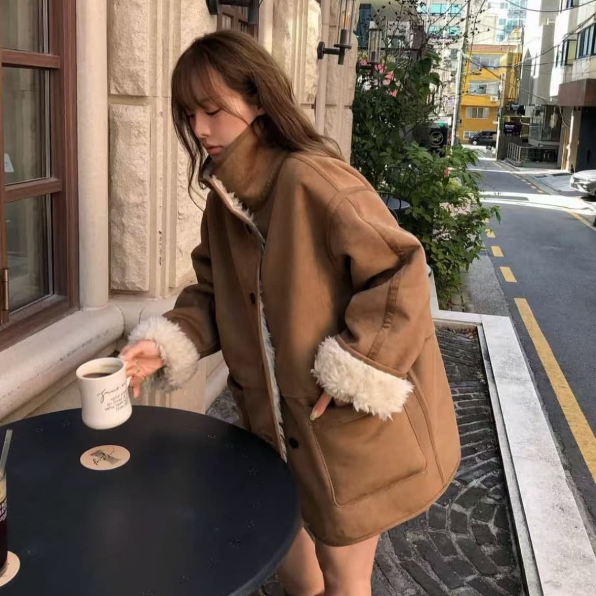 양면 착용 가능한 미디 길이의 시어링 코트/오버코트 5